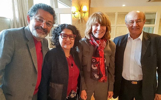 A atriz Renata Sorrah foi uma das artistas que usou o Twitter para se unir aos protestos contra a conduta do juiz Sérgio Moro nas ações contra o ex-presidente Lula: "Estou neste momento em Curitiba. Avante! #MoroPersegueLula"; mais adiante, ela posta foto ao lado dos senadores Paulo Rocha (PT-PA) e José Pimentel (PT-CE) com mais um registro em Curitiba: "A esperança vai vencer o medo, vai vencer a opressão e a perseguição também! #MoroPersegueLula"; a atriz não está na capital paranaense para as manifestações em defesa de Lula – está em cartaz com a peça Krum, no Teatro Guairinha, mas abraçou a causa dos visitantes de Curitiba