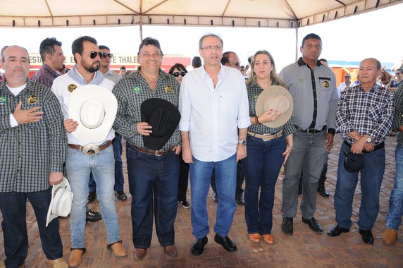 Ao prestigiar a 29ª Cavalgada de Araguaína, o governador Marcelo Miranda afirmou que cidade “tem uma importância fundamental para o agronegócio nesta região e essa cavalgada é uma demonstração de respeito às nossas tradições”; ao participar da abertura da oficial da 49ª Exposição Agropecuária de Araguaína (Expoara), o chefe do executivo disse a feira agropecuária no município é resultado do trabalho conjunto de sindicatos, governos, empresários, parlamentares e de toda a sociedade; “É um conjunto de forças que faz com que a tradição seja mantida, ao mesmo tempo em que movimenta e faz crescer a nossa economia”