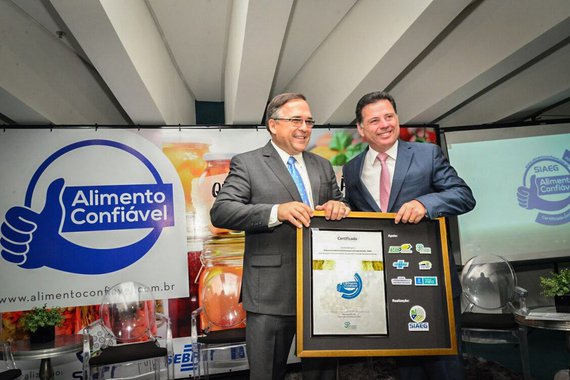 Ex-deputado federal e presidente do Sindicato das Indústrias da Alimentação no Estado de Goiás (Siaeg), Sandro Mabel (PMDB) afirmou nesta segunda-feira que Goiás deve ao governador Marconi Perillo a convalidação dos incentivos fiscais, aprovada pelo Congresso Nacional em maio deste ano; “Foi uma vitória que Goiás deverá sempre a Marconi. A manutenção dos incentivos fiscais e a atração das indústrias”, disse