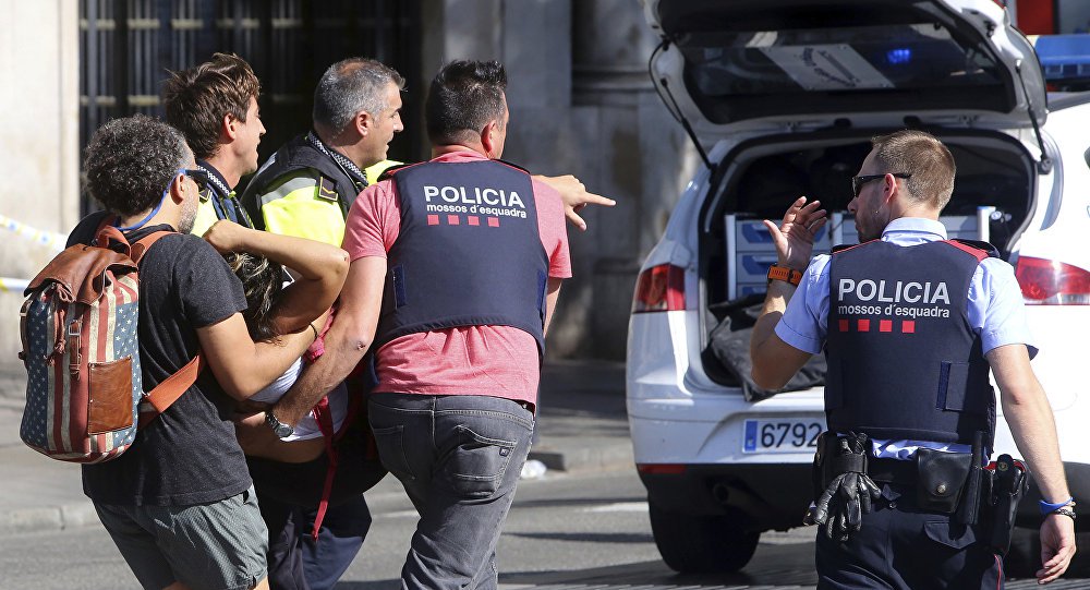 O grupo jihadista Estado Islâmico (EI) assumiu a autoria do atentado terrorista ocorrido hoje (17) em Barcelona, na Espanha, que causou a morte de 13 pessoas e deixou mais de 80 feridos, informou a agência de notícias Amaq, ligada aos extremistas; em um breve comunicado, cuja autenticidade não pôde ser verificada, o EI disse pela rede de serviços de mensagens Telegram que "uma fonte de segurança afirmou à Amaq que os autores do ataque de Barcelona são soldados do Estado Islâmico"