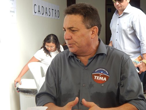 Começa nesta terça-feira, 16, a vigésima Marcha dos Prefeitos em Brasília em Defesa dos municípios; na véspera  do evento, o presidente da Federação dos Municípios do Estado do Maranhão, Cleomar Tema, ocupou a tribuna da Câmara Federal, para fazer cobranças a Michel Temer; Tema enfatizou que os municípios brasileiros estão enfrentando uma penúria sem precedentes na história do país e citou exemplo de distorção, como é o caso da verba disponibilizada para o programa Saúde da Família, em que são liberados pouco mais R$ 10 mil por equipe