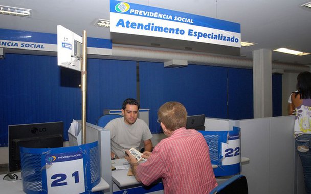Ao se pronunciar sobre o parcelamento do repasse patronal ao Igeprev, o governo estadual afirmou que o parcelamento obedece a Portaria 402, de 10 de dezembro de 2008, do Ministério da Previdência Social, que autoriza o pagamento desse débito em até 60 vezes, sem necessidade da aval da Assembleia Legislativa; "Portanto não se trata de manobra, uma vez que está se utilizando o que prevê a legislação", disse.
 