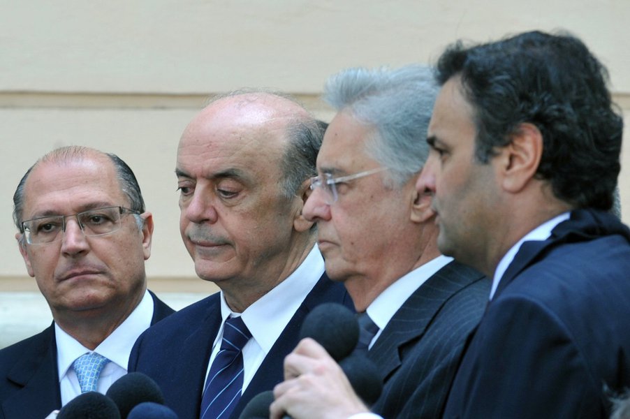 "Inviabilizado eleitoralmente em quatro oportunidades, o tucanato encontrou no golpe a oportunidade de recolocar-se no governo, esquecido que a fossa da política que revirou também foi seu habitat", escreve Fernando Brito, editor do Tijolaço, ressaltando que o saldo do golpe para o PSDB até então é negativo; ele destaca que até a jornalista Vera Maglhães, do jornal O Estado de São Paulo, já rifa os tucanos para 2018; "Aécio Neves, Geraldo Alckmin e José Serra viram suas pretensões de disputar a Presidência em 2018 atingidas em cheio pela Lava Jato. João Dória, o que mal e mal lhes restou, está a camadas geológicas abaixo de Aécio. É algo tosco, grosseiro, movido apenas a jogadas de marketing e dinheiro", diz Vera