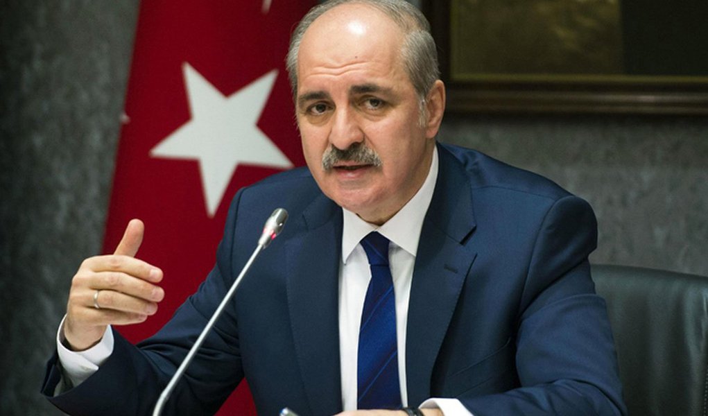 O vice-primeiro-ministro turco, Numan Kurtulmus, anunciou nesta segunda-feira 13 também o cancelamento de todos os voos diplomáticos da Holanda; as relações entre Holanda e Turquia se deterioraram drasticamente após as autoridades holandesas não terem permitido o ingresso no seu espaço aéreo da aeronave do ministro das Relações Exteriores da Turquia, Mevlut Cavusoglu, no último sábado 11
