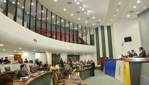 Os 24 deputados estaduais estão de acordo com a participação dos prefeitos nas discussões sobre a destinação dos recursos oriundos do pedido de empréstimo do governo estadual, no valor de R$ 453 milhões, junto à Caixa Econômica; o encontro com os gestores municipais acontece na próxima quarta-feira (23), no auditório da Assembleia Legislativa; o pedido está em tramitação na Casa; além de apoiar a discussão, os deputados estão mobilizando, em suas redes sociais, os prefeitos de suas regiões