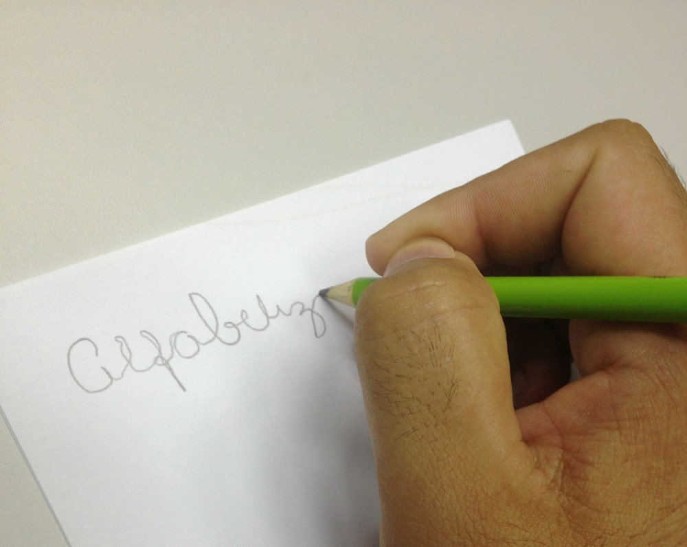 Alagoas aparece em primeiro lugar no país em analfabetismo de pessoas com idade acima de 15 anos, de acordo com estudo da Fundação Abrinq, baseado em números do Pnad 2015 (Pesquisa Nacional por Amostra de Domicílios); região com o pior desempenho, levantamento também mostra que 16% da população nordestina com faixa etária superior aos 15 anos é analfabeta; Maranhão, Piauí, Ceará e Paraíba completam o ranking dos estados mais mal colocados