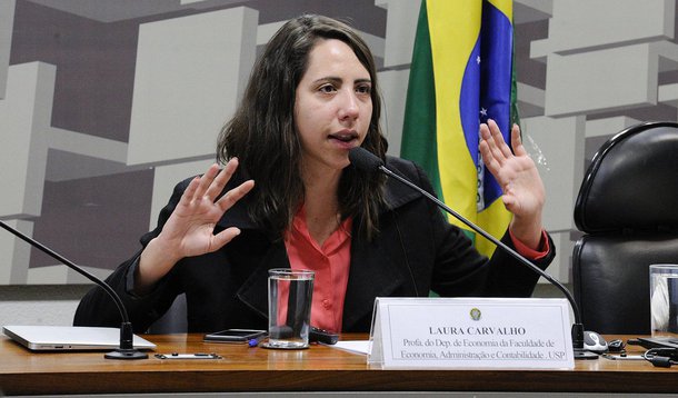 Para professora de economia da USP Laura Carvalho, sem reforma tributária, corte de desonerações, melhora da situação fiscal e das condições políticas, não há como fazer um programa de investimento em infraestrutura; “Alguns investimentos precisam ser pilares e têm que ser mantidos. Não há contradição entre crescer e distribuir ou redistribuir renda. O período entre 2005 e 2010 mostrou isso muito claramente”, disse;  “O fato de termos parado de crescer não refuta a hipótese de que redistribuir renda é um bom caminho enquanto modelo econômico para o Brasil, nem quer dizer que é contraditório crescer e distribuir renda”
