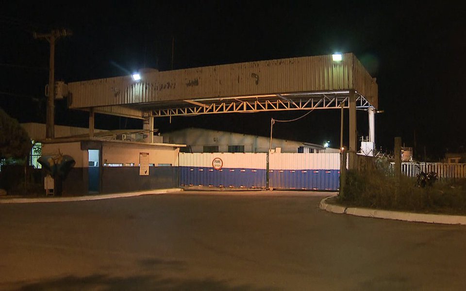 Distrito Federal amanheceu  com estações do metrô fechadas e os ônibus de todas as empresas nas garagens, mesmo com determinação judicial para manter 50% do serviço; as paralisações acontecem em nível nacional e são organizadas por manifestantes contrários à Reforma Trabalhista e da Previdência, propostas pelo governo de Michel Temer, que também foi o primeiro presidente do País a ser denunciado por corrupção; pesquisa Datafolha apontou o peemedebista com a menor popularidade em 28 anos, com apenas 7% de aprovação