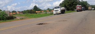 A duplicação de mais um trecho da BR-135 foi garantida; R$ 82,5 milhões foram empenhados pelo Departamento Nacional de Infraestrutura de Transportes (DNIT); o valor é fruto da emenda parlamentar destinada pela Bancada do Maranhão no Congresso Nacional, liderada pelo deputado Rubens Junior (PCdoB-MA); O valor será destinado à duplicação do trecho de 104 km entre Bacabeira e Miranda do Norte, da BR-135. Serão serviços de terraplanagem, drenagem e pavimentação, que irão adequar a capacidade de tráfego dessa importante rodovia”, explicou Rubens Junior