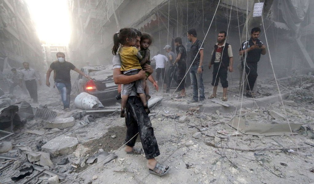 Ao menos 652 crianças foram mortas na Síria no ano passado, um aumento de 20 por cento em relação a 2015, de acordo com o Fundo das Nações Unidas para a Infância (Unicef); além disso, mais de 850 crianças também foram recrutadas para lutar, mais que o dobro do número de 2015, e algumas foram usadas como executores e suicidas, segundo a agência