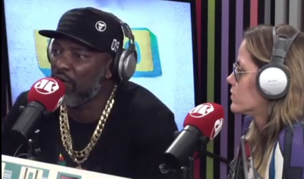 Foi lamentável e assustador ouvir de Mr. Catra, a seguinte afirmação: “Na realidade não foi o branco que escravizou o preto. Foi o negro que escravizou o negro e vendeu para o branco e todo mundo sabe disso” Todo mundo quem, cara pálida?