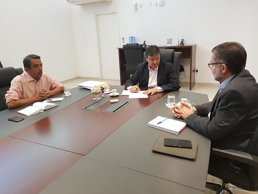 O governador Wellington Dias e o presidente da Fundação Piauí Fomento, César Fortes, trataram da criação de um fundo estadual de investimento e participação; ambos discutiram a medida que tem como objetivo fomentar investimentos com impacto significativo na economia do estado; “Tratamos aqui de uma das missões da Agência de Fomento que é a elaboração de um projeto inovador que permite as condições de investimentos com financiamentos para projetos estratégico em áreas de alta lucratividade no Piauí”, explica o Wellington 