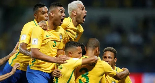 Com um jogo seguro e dois gols do atacante Gabriel Jesus, o Brasil venceu o Chile por 3 a 0, na noite desta terça-feira, em São Paulo; o primeiro gol foi marcado pelo meia Paulinho; a derrota por três gols de diferença fez com que o Chile perdesse a vaga na repescagem para o Peru, ficando assim fora da Copa do Mundo de 2018