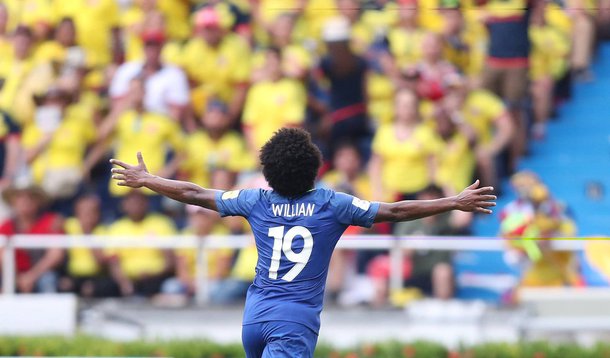 Já classificado para o Mundial da Rússia, em 2018, e líder das eliminatórias sul-americana, o Brasil empatou com a Colômbia por 1 a 1, em Barranquilla, nesta terça-feira (5); os gols foram de Wllian, para o Brasil, aos 46 minutos do primeiro tempo e de Falcao García, pela Colômbia, aos 10 minutos do segundo tempo;com o resultado, a equipe brasileira mantém a vantagem sobre a vice-líder Colômbia, que ainda pode perder a segunda colocação para Uruguai ou Argentina que enfrentam, respectivamente, Paraguai e Venezuela