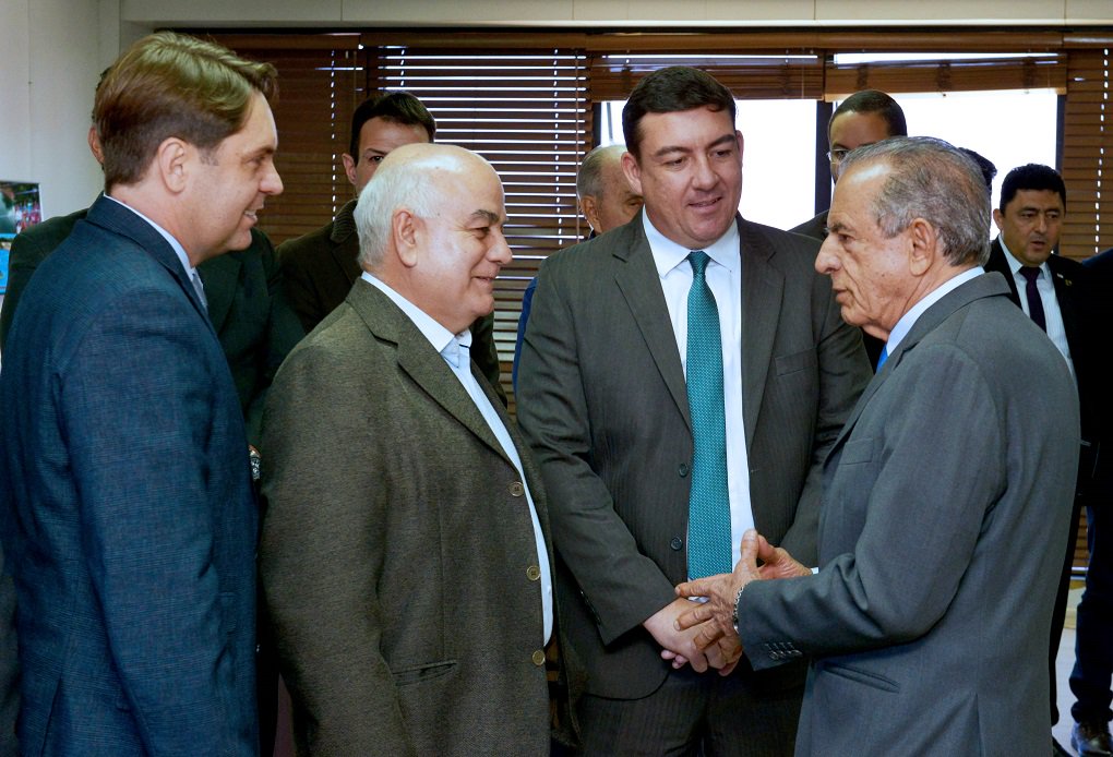 “Cumpri uma agenda positiva, com viagens ao interior e reuniões com secretários, deputados, prefeitos e lideranças empresariais. Ou seja, uma agenda com itens técnicos e políticos voltada para bom andamento do nosso Estado”, afirmou o presidente da Assembleia, que governou o Estado por sete dias; José Vitti liderou agenda administrativa com o prefeito Iris Rezende (PMDB) e tratou de ações e projetos para a Capital