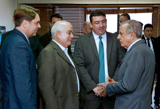 “Cumpri uma agenda positiva, com viagens ao interior e reuniões com secretários, deputados, prefeitos e lideranças empresariais. Ou seja, uma agenda com itens técnicos e políticos voltada para bom andamento do nosso Estado”, afirmou o presidente da Assembleia, que governou o Estado por sete dias; José Vitti liderou agenda administrativa com o prefeito Iris Rezende (PMDB) e tratou de ações e projetos para a Capital