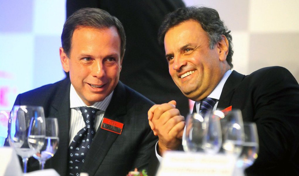 O que preocupa os tucanos mineiros, de modo especial, é a posição do senador Aécio Neves, sua maior estrela. Enquanto isso, João Dória vem fazendo pouco, mas aparecendo muito, o que não é surpresa desde que se sabe que ele é, sobretudo, um profissional de marketing