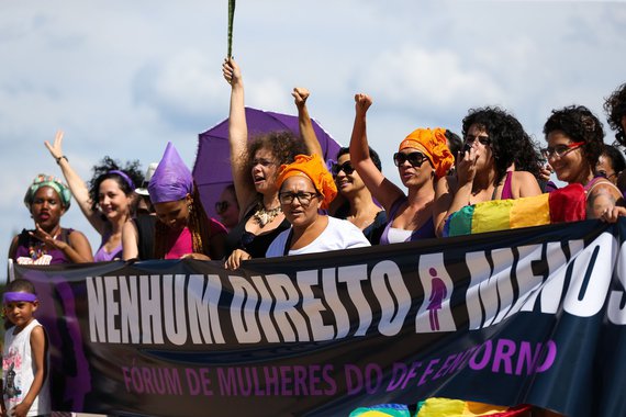 Não podemos aceitar que se fragilizem ainda mais as condições das mulheres em nosso país, que já estão entre as principais vítimas de violência