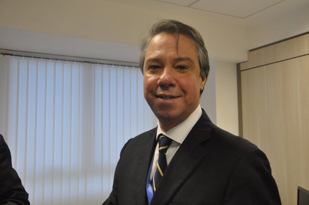 O subsecretário estadual de Turismo do Rio de Janeiro, Luiz Carlos Velloso, e o diretor da Companhia de Transportes sobre Trilhos do Estado do Rio, Heitor Lopes de Sousa Junior, foram presos por suspeita de corrupção na construção da Linha 4 do metrô do Rio de Janeiro; segundo a PF, os suspeitos participam de um grupo criminoso responsável pela cobrança de propina e lavagem de dinheiro em obras que incluem a Linha 4, que liga Ipanema à Barra da Tijuca