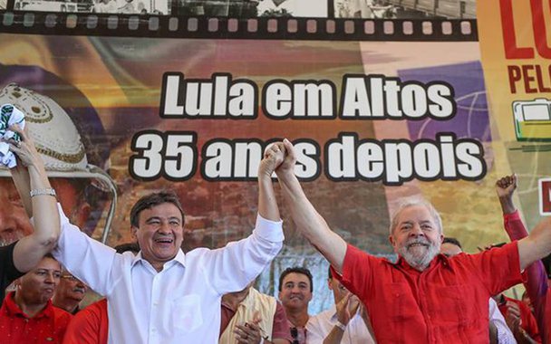 Ao comentar a pesquisa Datafolha sobre intenções de voto para presidente da República, o governador do Piauí, Wellington Dias, afirmou que a população acredita na inocência do ex-presidente Lula; o petista aparece na frente dos prováveis adversários, com mais de 30% em todos os cenários políticos; "A população cada vez mais compreende que há um fato concreto: até hoje não acharam um centavo na conta do Lula. Nem um bem móvel ou imóvel que tenha seu nome que não esteja comprovado na legalidade. Não há nenhuma conta no exterior, não há mala de dinheiro", disse Wellington