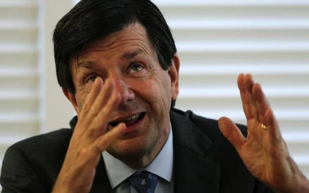 Durante evento da XP Investimentos neste sábado, 24, o co-presidente do conselho de administração do Itaú Unibanco, Roberto Setubal, um dos apoiadores do golpe parlamentar, disse que o Congresso Nacional "precisa urgentemente aprovar a reforma trabalhista, para evitar custos extras para empresas e consumidores"; "A rigidez excessiva da legislação trabalhista está criando um enorme fardo para os cidadãos, que acabam pagando mais pelos bens e serviços que compram", disse Setubal