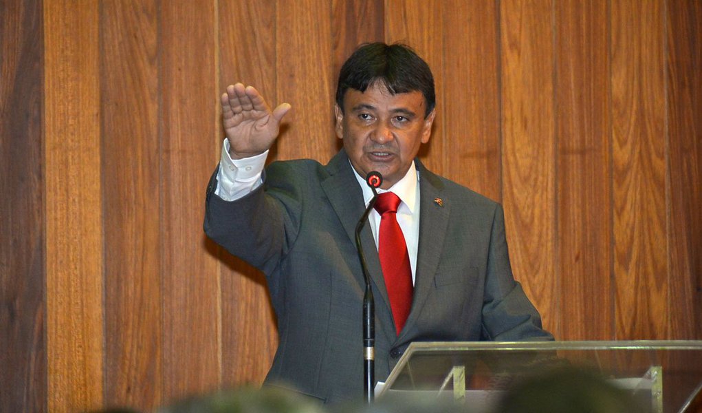 No Encontro dos Governadores do Brasil, em Rio Branco, no Acre, o governador do Piauí, Wellington Dias, adiantou que será proposto a criação de um plano operacional emergencial e simultâneo em todos os estados; "A violência no Brasil tem uma situação grave reconhecida pelo Governo Federal, e vem atingindo fortemente o cotidiano de cada estado. Nossa preocupação é que tome maiores proporções com a facilidade de entrada de armas e munição através das fronteiras", advertiu, segundo o Piauí Hoje