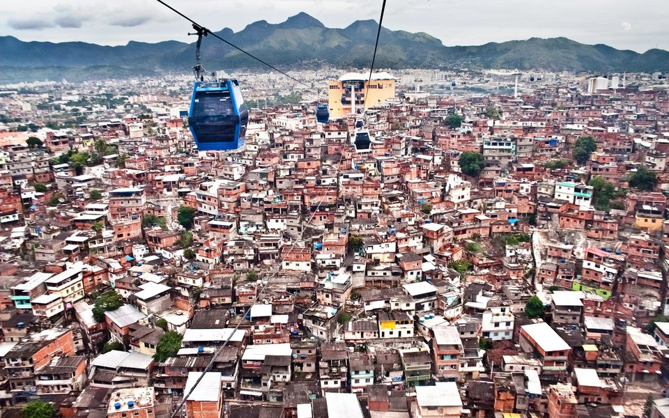 O estudante Felipe Farias Gomes de Souza foi morto nesta quarta-feira 26, depois de ser baleado durante um tiroteio no Complexo do Alemão, na zona norte do Rio de Janeiro; ele morreu dois dias depois de outro adolescente, Paulo Henrique de Moraes, de 13 anos, ter sido baleado e morto no Complexo do Alemão