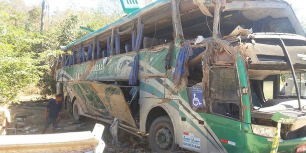 Após vários acidentes que resultou na morte de 31 pessoas somente neste ano na BR-135, importante rodovia do Sul do Piauí, a bancada piauiense cobrou ações emergenciais que possam reduzir o número de acidentes na rodovia; a rodovia ficou conhecida como “estrada da morte” devido aos inúmeros acidentes com mortes que já ocorreram no local; neste final de semana, a BR-135 registrou um grave acidente envolvendo um ônibus de turismo, que resultou em nove mortos e 18 feridos; após 24h, dois caminhões tombaram na via, felizmente não houve mortes