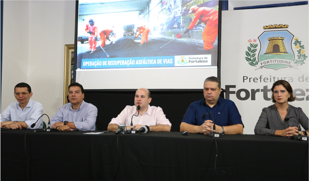 Os serviços perpassam pela recuperação do pavimento danificado, reparo de micro drenagem (calhas, sarjetas etc) e reforma do pavimento em pedra tosca e paralelepípedo. Serão investidos R$ 46 milhões só em 2017. O prefeito Roberto Cláudio (PDT) anunciou ainda um investimento de R$ 100 milhões em drenagem na capital cearense