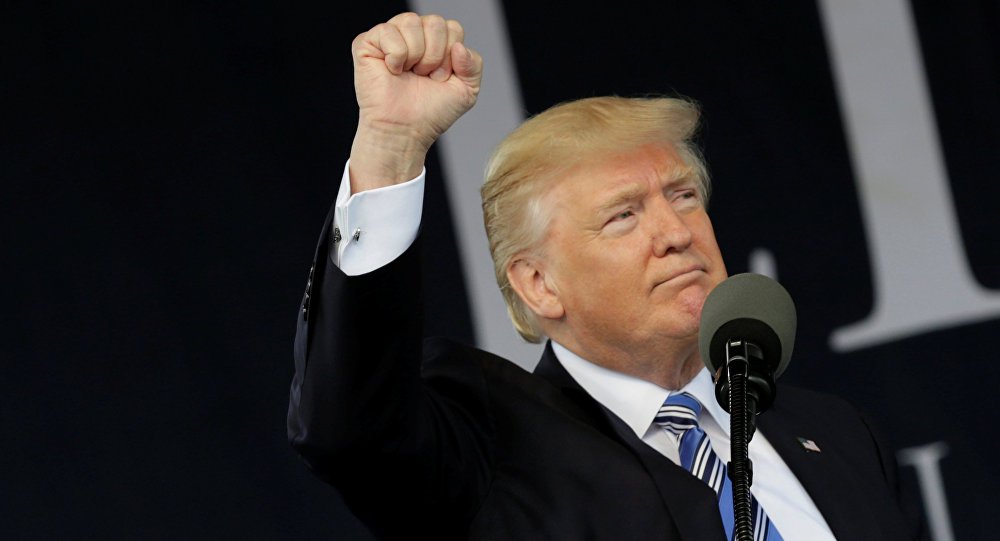 presidente dos EUA, Donald Trump, declarou na quarta-feira (9) que o arsenal nuclear norte- americano nunca foi tão forte como hoje em dia; presidente estadunidense fez esse anúncio no seu Twitter: A minha primeira ordem presidencial foi renovar e modernizar nosso arsenal nuclear. Agora está mais forte e poderoso do que nunca..."