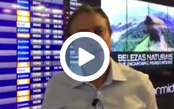 Há pouco o governador Camilo Santana anunciou seu embarque no primeiro voo comercial para o aeroporto de Jericoacoara, diretamente de São Paulo. Além do voo semanal fretado pela CVC, operado pela GOL, que vem de Congonhas, a Azul inicia a partir de julho a operação do voo Campinas/Jericoacoara e do voo Recife/Jericoacoara. A solenidade oficial de inauguração do Aeroporto Regional de Jericoacoara está marcada para as 14 horas, quando o governador e sua comitiva desembarcam em Jericoacoara 