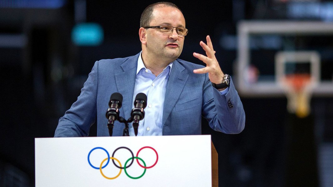 A comissão de avaliação do Comitê Olímpico Internacional (COI) considerou a apresentação de Paris para a Olimpíada de 2024 como "excepcional" e "bem detalhada" ao final do primeiro de três dias de visita à capital francesa, domingo; "Nossos amigos da Paris-2024 nos ofereceram uma apresentação de candidatura excepcional e bem detalhada", disse Patrick Baumann, presidente da comissão, em entrevista coletiva
