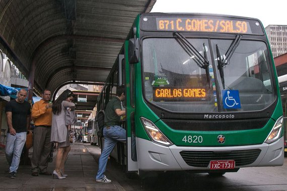 O prefeito Nelson Marchezan Jr. (PSDB) publicou o decreto que tem por objetivo definir prazos para a implementação de novas tecnologias – GPS, reconhecimento facial, circuito interno de vigilância – e alterando regras no sistema de transporte público da Porto Alegre; a Carris e as empresas terão até o dia 31 de dezembro de 2018 para implementar todas as mudanças previstas no decreto em toda a frota de coletivos da Capital