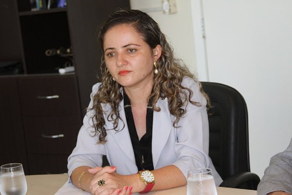 A reitora da Universidade Estadual do Tocantins (Unitins), Elizângela Glória Cardoso, faleceu na manhã de hoje, no Hospital do Câncer, em Barretos, onde se encontrava em tratamento de saúde. Em nota oficial a Unitins lamenta o falecimento de sua reitora e informa que ainda não há definição sobre o velório e o sepultamento
 