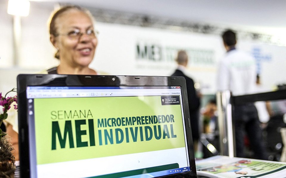 Os Microempreendedores Individuais (MEI) que possuem boletos mensais em aberto até maio de 2016 têm até o dia 2 de outubro para solicitarem o parcelamento especial de até 120 meses; o valor de mínimo de cada parcela deve ser de R$ 50; após esse prazo, o parcelamento só poderá ser feito em até 60 meses