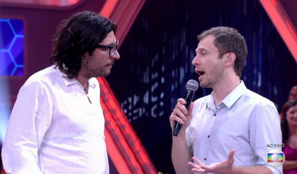 Em entrevista ao vivo transmitida na Globo, logo após ser anunciado como eliminado da semana no "Big Brother Brasil 17", Ilmar disparou para o aprsentador Tiago Leifert: "Tive mais voto que o Aécio"; o advogado se referia à expressiva votação no paredão realizado na noite desta terça-feira (04), que totalizou quase 113 milhões de votos e o eliminou com 55,92% da preferência do público; quando estava no confinamento, Ilmar já havia manifestado sua opinião política, falando "Fora Temer" durante uma das provas