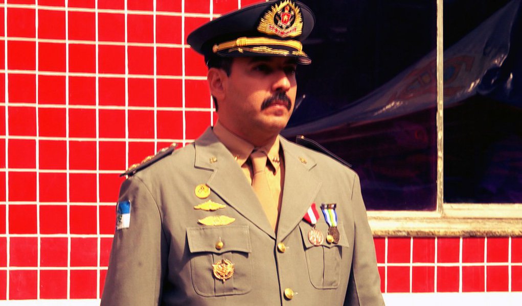 
A Justiça do Rio aceitou denúncia contra o  tenente-coronel do Corpo de Bombeiros Eric Soledade do Lago, acusado de integrar uma quadrilha que funcionava nos quartéis da corporação e recebia propina para conceder alvarás de licença a estabelecimentos comerciais na região metropolitana sem cumprir as exigências necessárias para o funcionamento; ao ser preso, em casa, ele tinha um revólver com numeração raspada e mais de 50 cartuchos; o tenente-coronel Eric Soledade do Lago virou réu ao ter a denúncia aceita pela Justiça do estado
