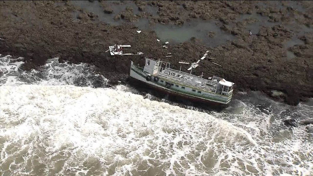O Tribunal de Justiça da Bahia determinou o bloqueio dos bens da CL Transportes Marítimos, empresa dona da lancha Cavalo Marinho I, que virou em e causou a morte de 19 pessoas em 24 de agosto na travessia Salvador-Mar Grande; além do bloqueio de bens, a corte acatou o pedido da Defensoria Pública do Estado de bloqueio de 5% da renda líquida adquirida com a venda de passagens para a travessia