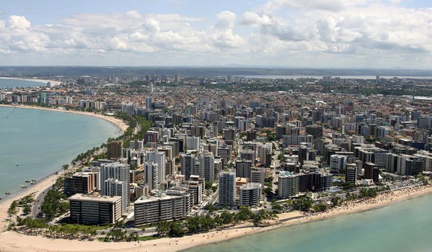 Segundo o secretário de Economia de Maceió, Fellipe Mamede, o Imposto Predial e Territorial Urbano (IPTU) registra uma inadimplência de 50%; exatamente por isso, após 20 anos, a capital tem um novo Código Tributário elaborado pela gestão pública, com a participação direta de entidades da sociedade civil; nova lei em vigor se propõe a fazer justiça fiscal aos pequenos contribuintes, além de promover o aumento da arrecadação, sem elevar a carga tributária, incentiva o contribuinte a negociar débitos tributários fundamentais ao desenvolvimento da cidade