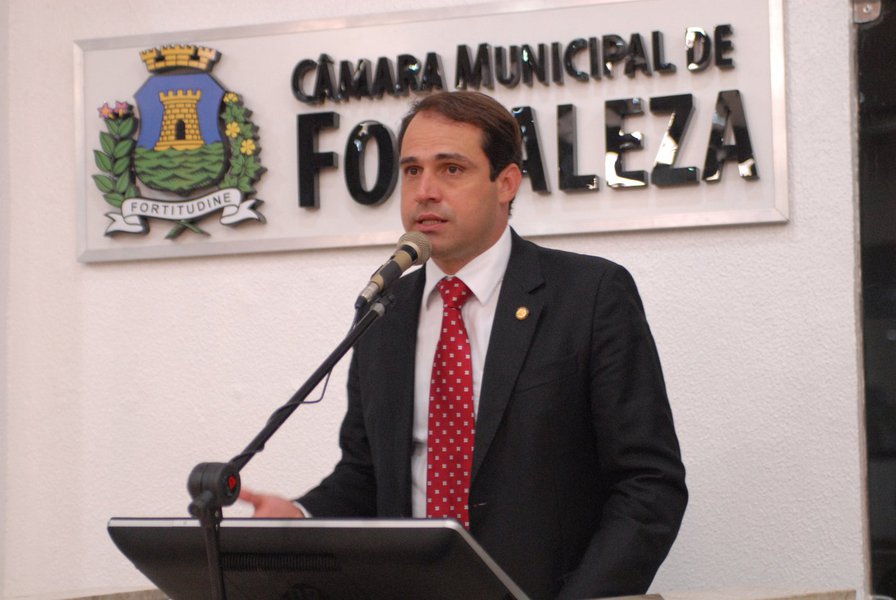 A Prefeitura de Fortaleza entregou, nesta quinta-feira (31), o Plano Plurianual (PPA) 2018 - 2021 ao presidente da Câmara Municipal, Salmito Filho. Ao todo serão mais de R$ 34 bilhões aplicados até 2021, dos quais R$ 7,5 bilhões só no primeiro ano. “O PPA é uma extraordinária ferramenta de planejamento que permite formalmente a possibilidade de dar continuidade daquilo que é política de estado, mesmo que no nível municipal”, ressaltou Salmito