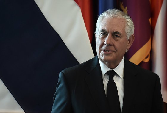 O secretário de Estado dos Estados Unidos, Rex Tillerson, afirmou neste domingo que os Estados Unidos poderiam permanecer no acordo climático de Paris sob as condições corretas; "O presidente disse que está aberto a encontrar aquelas condições em que possamos permanecer envolvidos com os outros no que todos nós concordamos que ainda é uma questão desafiadora", disse Tillerson