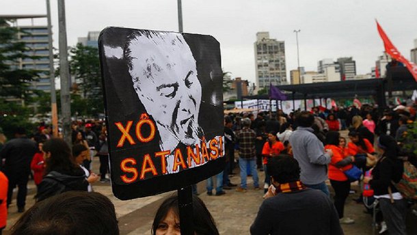 "Com nossa capacidade de organização, demos um recado contundente ao governo Temer e ao Congresso Nacional: exigimos que as propostas nefastas que tramitam em Brasília sejam retiradas. Não aceitamos perder nossos direitos previdenciários e trabalhistas", afirmam centrais sindicais, em manifesto conjunto que será lido nos atos do 1º de Maio; "O próximo passo será ocupar Brasília para pressionar o governo e o Congresso a reverem seus planos de ataques ao sagrados direitos da classe trabalhadora", avisam as Centrais Sindicais, em manifesto