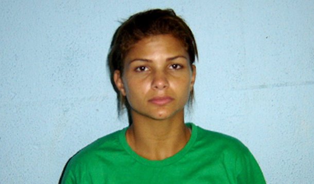 Uma operação da Polícia Civil resultou, na tarde desta terça-feira (10), na prisão de Danúbia de Souza Rangel, mulher do traficante Antonio Francisco Bonfim Lopes, conhecido como Nem da Rocinha; Danúbia foi presa por volta das 17h, na Ilha do Governador, zona norte do Rio, em ação que envolveu agentes das 39 e 52 Delegacias de Polícia; ela é um dos principais pivôs da guerra entre traficantes que atinge a comunidade da Rocinha desde o dia 17 de setembro