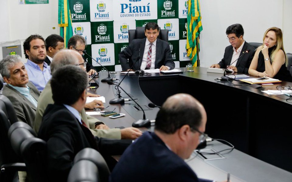Consulado Canadense convidou o governo estadual a apresentar a carteira de projetos da PPP Piauí na maior conferência do gênero do mundo: a 25ª Conferência de PPPs, que será realizada entre os dias 6 e 10 de novembro, em Toronto, no Canadá; Na avaliação deles, o Piauí tem projetos bem estruturados e um excelente indicador de histórico e de investimento e, por isso, eles nos convidaram”, afirmou Viviane Moura, superintendente de Parcerias e Concessões
 