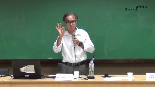 O historiador baiano João José Reis é o vencedor de 2017 do Prêmio Machado de Assis, concedido pela Academia Brasileira de Letras (ABL) a escritores pelo conjunto da obra; a entrega do prêmio será em solenidade no salão nobre do Petit Trianon, sede da academia, no dia 20 próximo, data em que a instituição estará comemorando seus 120 anos de fundação; referência mundial para o estudo da história e da escravidão no século 19 no Brasil, João José Reis, de 65 anos, tem diversos livros publicados, dentre eles 'A morte é uma festa', que lhe rendeu o Prêmio Jabuti de Literatura