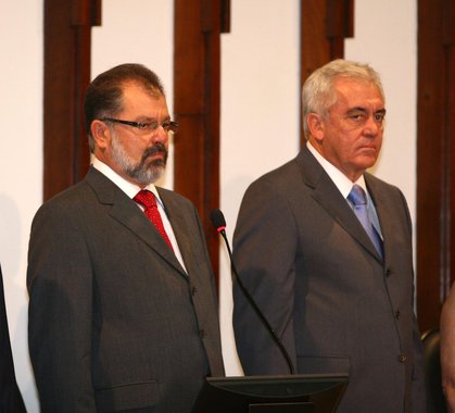 O deputado estadual Marcelo Nilo (PSL) nega que um almoço que ele teve com o senador Otto Alencar tenha servido para ele pedir abrigo no PSD para disputar uma das duas vagas para o Senado na chapa do governador Rui Costa em 2018; "Não tem nada disso. Não existiu nenhuma conversa de eu ir para o PSD. Se não continuar no PSL, posso ir para PSB, PR ou Podemos. Discutimos a política do estado e do País. Otto é um político experiente. Em 2003 fui convidado por Jaques Wagner para ser candidato a senador e não quis. Em 2016 fui convidado por ACM Neto (DEM) e não fui. Sou candidato a deputado federal, mas claro que quero participar do processo para o Senado. Quero ser ouvido. Isso (candidatura ao Senado) não é pleito, é convite. Seu eu for convidado, eu penso. Se não, tudo bem", diz Nilo