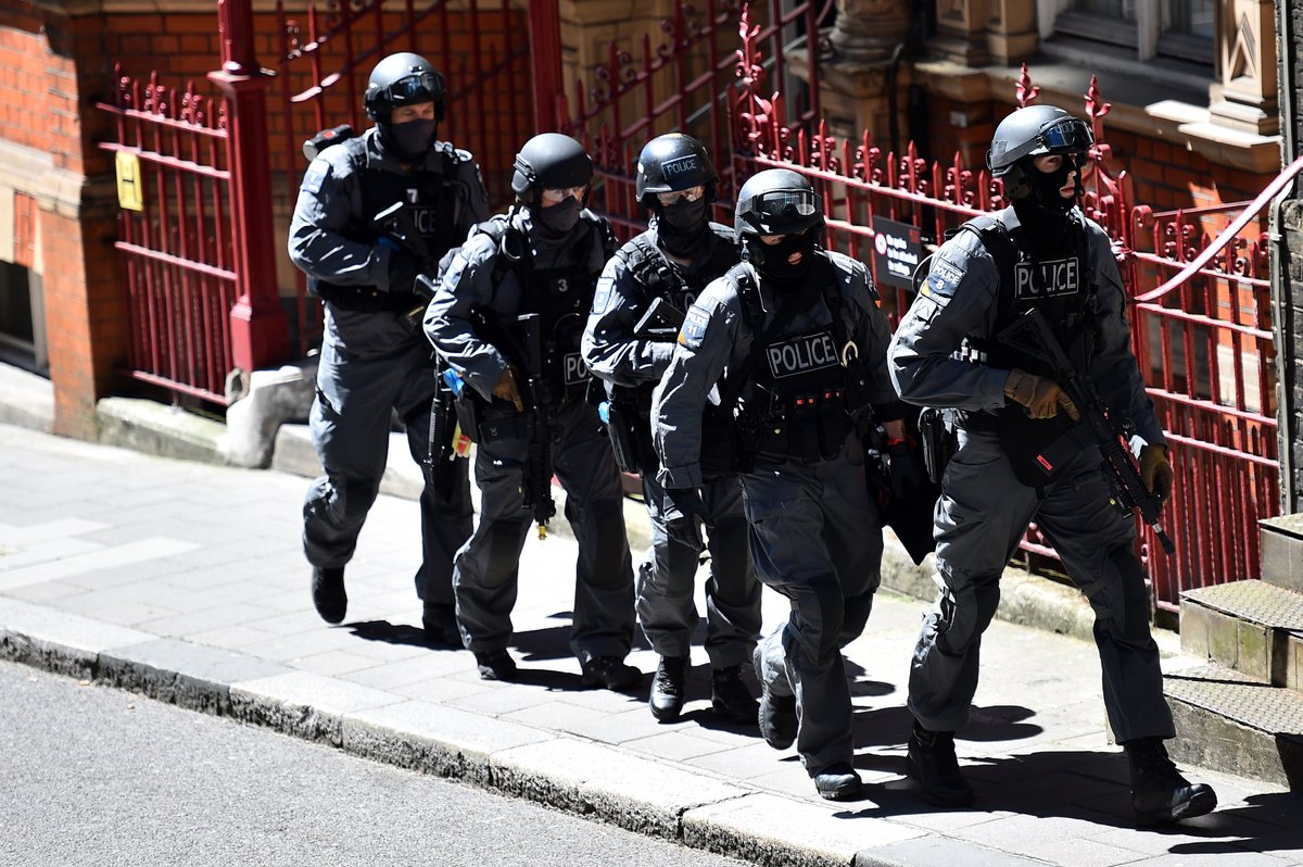 Polícia inglesa em ação contra terrorismo em Londres, terrorismo, Inglaterra, Reino Unido