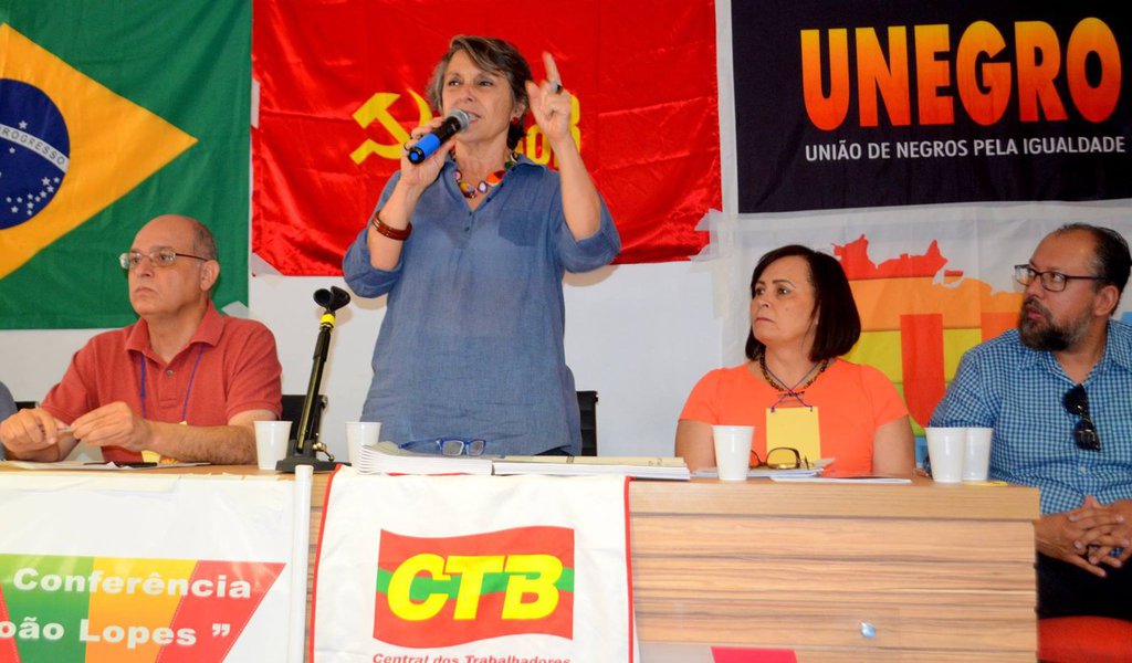 A Conferência do Partido Comunista do Brasil (PCdoB) no Distrito Federal aprovou como pré-candidatos ao Governo do DF nas eleições de 2018 os nomes de Emília Fernandes, Volnei Garrafa e Olgamir Amância; na convenção, também foi eleita a nova direção do PCdoB, com 45 membros de todas as regiões do DF