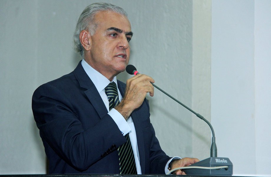 Deputado Paulo Mourão (PT) convidou nesta quarta-feira, 26, os trabalhadores tocantinenses a irem às ruas e cruzarem os braços na greve geral desta sexta-feira, 28, que deve paralisar o País contra as reformas trabalhista e da Previdência propostas por Michel Temer; Mourão reforçou que o país vive processo de desajuste fiscal e financeiro muito grande; "Estão fazendo ajustes nas questões trabalhista e previdenciária, mas com foco no sistema financeiro elitista, para dar uma resposta à comunidade financeira mundial", sustentou