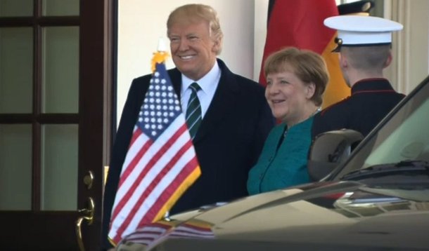 Presidente dos Estados Unidos, Donald Trump, disse nesta sexta-feira, 17, que os EUA respeitarão as instituições históricas, mas que outros países devem pagar sua parcela justa para apoiar a Organização do Tratado do Atlântico Norte (Otan); em uma entrevista coletiva após seu encontro com a chanceler alemã Angela Merkel, Trump disse que agradeceu "pelo compromisso do governo alemão de aumentar os gastos com defesa e trabalhar para contribuir com pelo menos 2 por cento do PIB" para a Otan